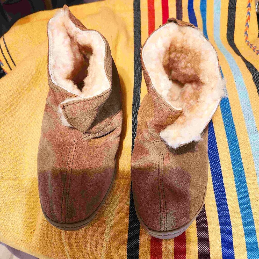 Minnetonka short Booties size 9